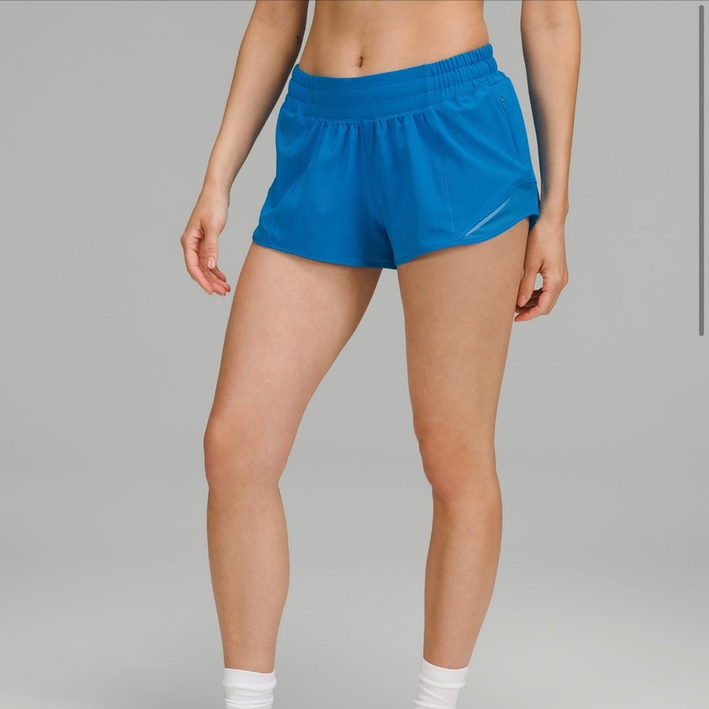 Lululemon Hotty Hot shorts!! Color: poolside. Low rise 2.5” size 4.